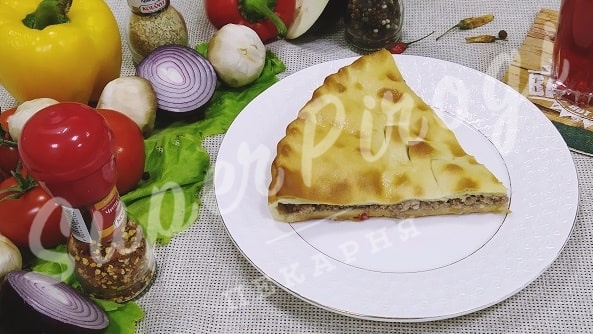 Осетинский пирог с говядиной, грибами и сыром Изображение 1